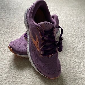 Women’s Brooks Glycerins 18s purple and coral size 8.5